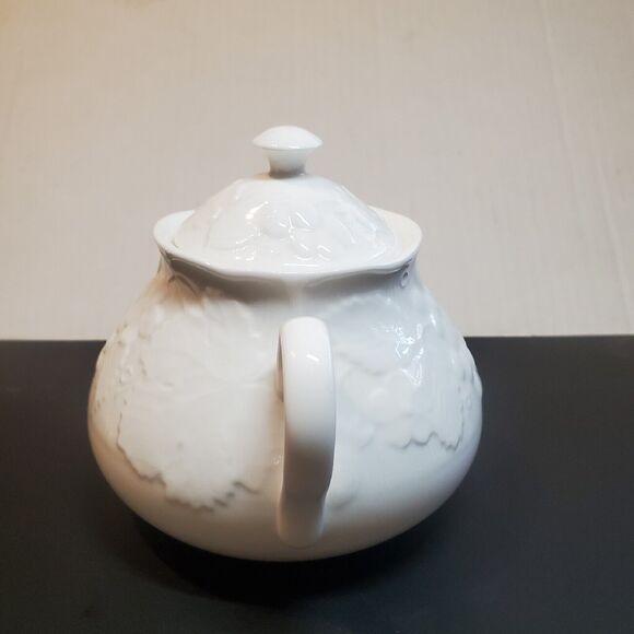 Wedgewood bone china made in England strawberry and vine - Picture 4 of 12